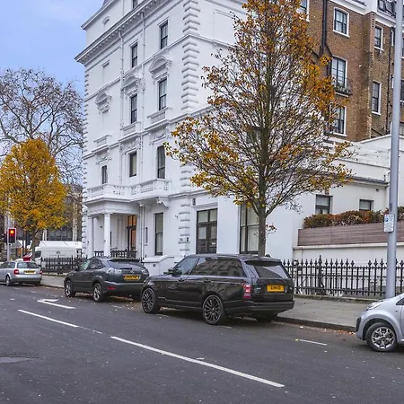 South Kensington Apartment X4, London